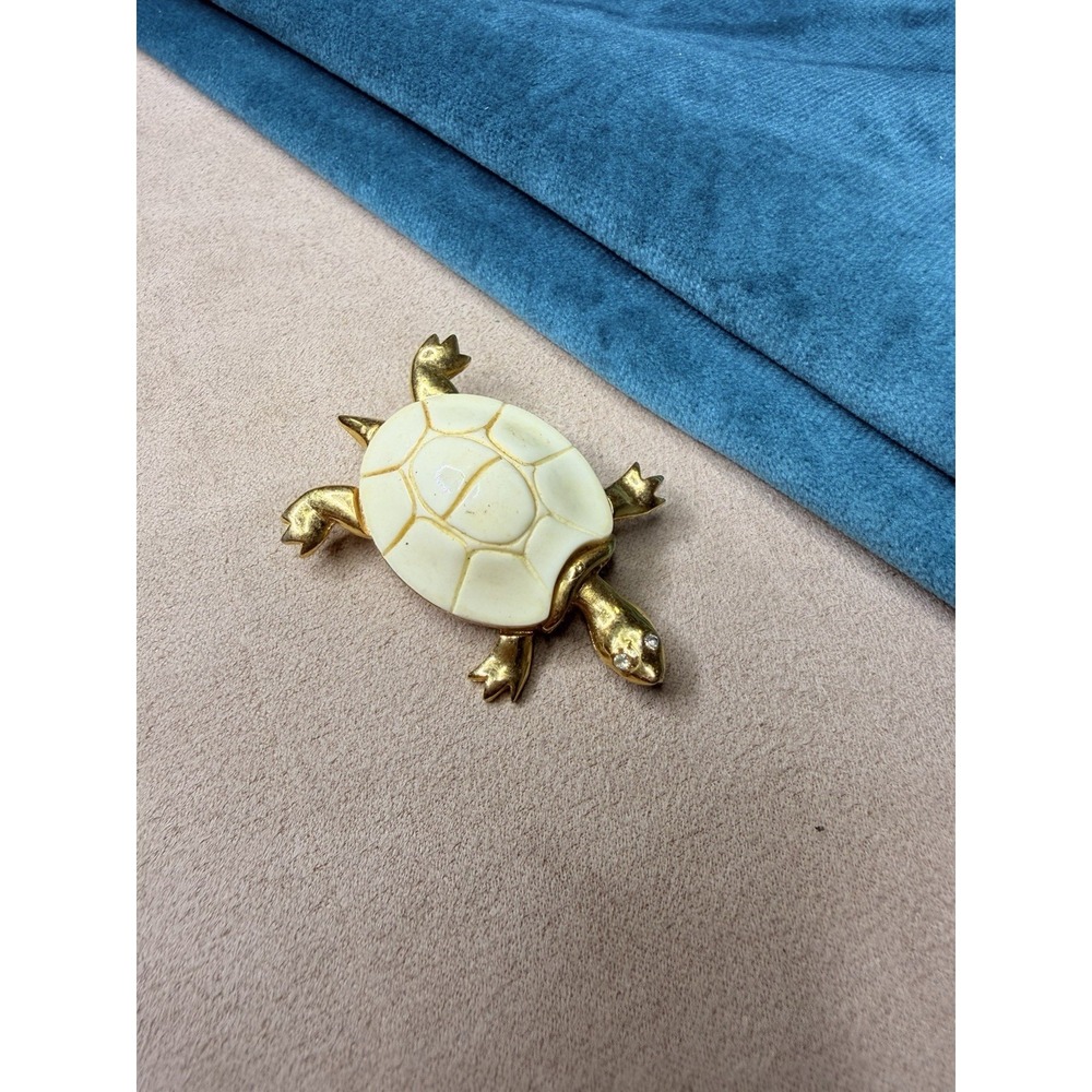 Vintage 1.5" Cream Molded Lucite Shell Turtle Brooch Pin - Textured